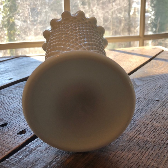 SOLD ON OFFERUP White Milk glass 🌹 flower vase - Picture 4 of 8